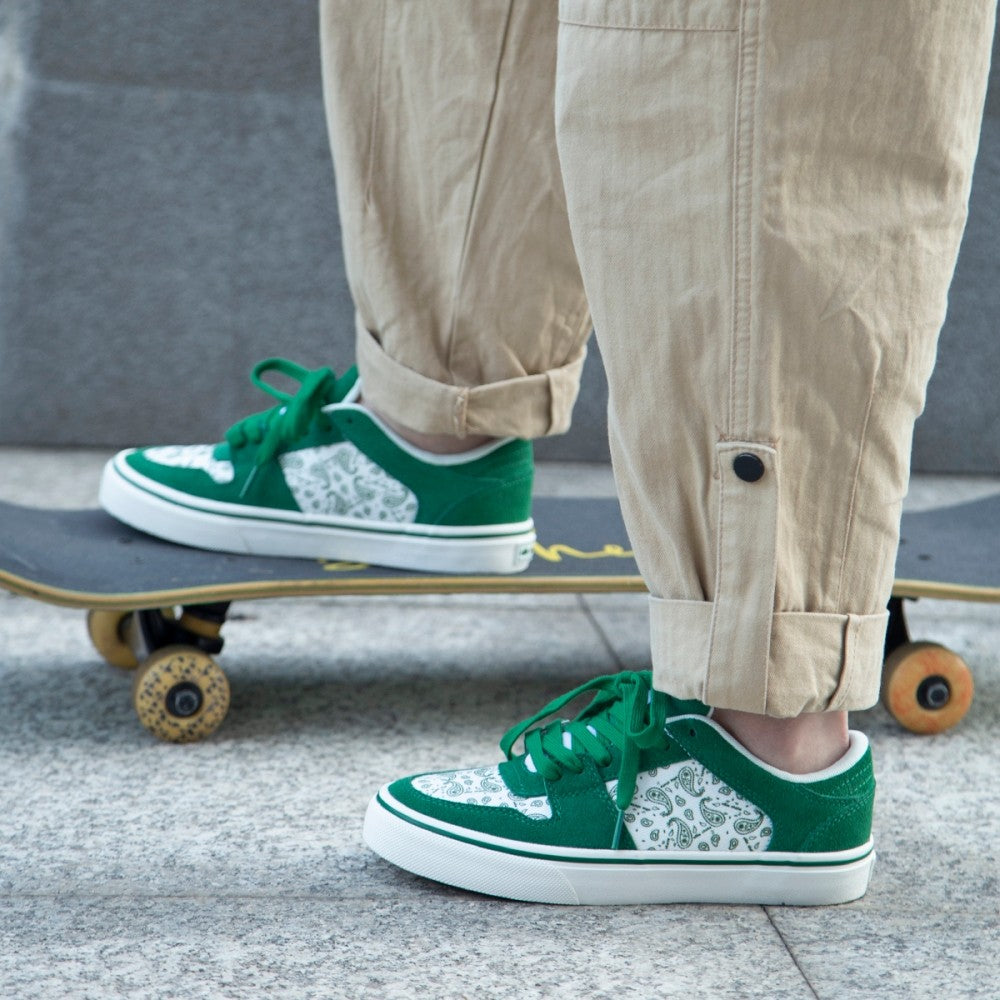 TNT Grünes Low-Top-Canvas-Wildleder