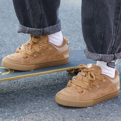 Lace-up men's and women's wear-resistant shock-absorbing skateboard shoes