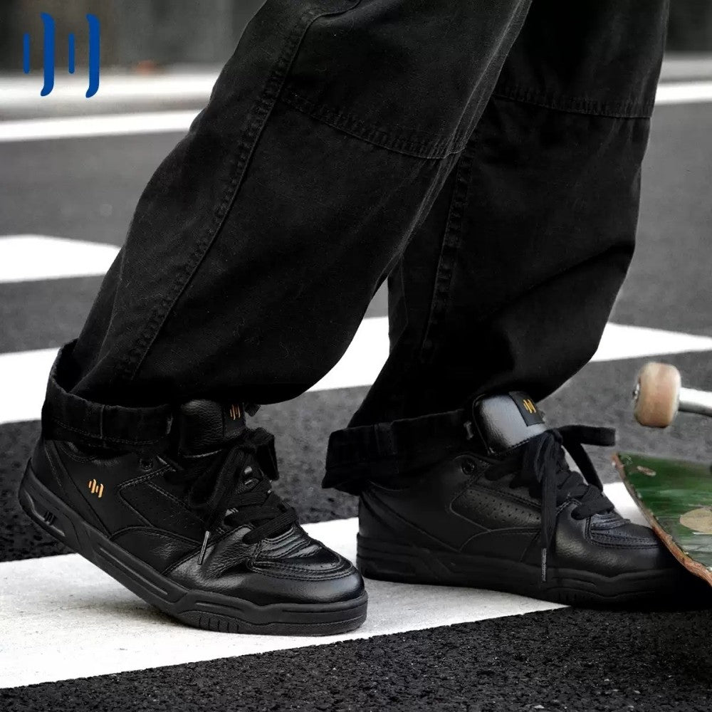 BOLIII Schwarzes Vintage Low-Top-Rindsleder 
